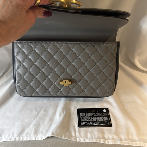 NWOT CHANEL TWO TONE DOUBLE FLAP BAG
GRAY AND BLACK WITH LEATHER COVERED
CC - Picture 5 of 8